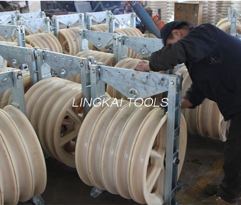 MC Nylon Wheels OPGW Wire Stringing Pulley Block Dengan Rangka Baja Galvanis